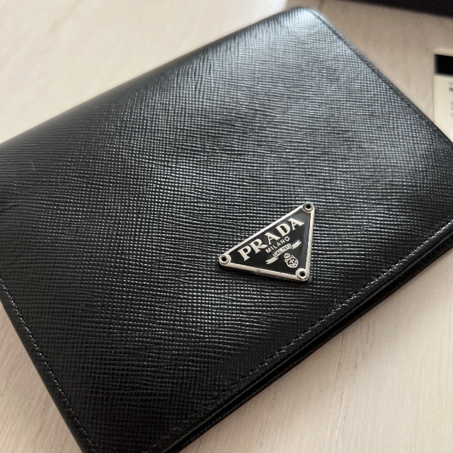 お得NEW PRADA PRADA サフィアーノ レザー 2つ折り 財布 3角プレート ブラック 正規の通販 by R's shop|プラダならラクマ