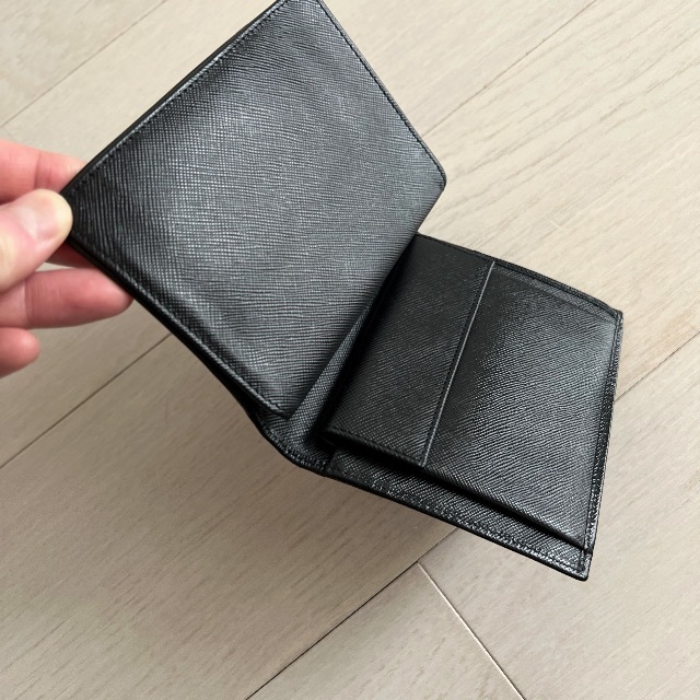 お得NEW PRADA PRADA サフィアーノ レザー 2つ折り 財布 3角プレート ブラック 正規の通販 by R's shop|プラダならラクマ