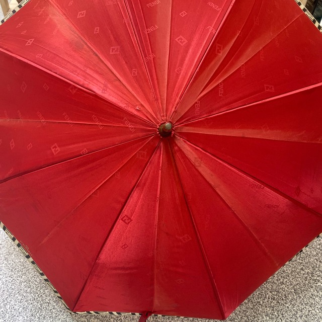 FENDI(フェンディ)のFENDI傘　赤　 レディースのファッション小物(傘)の商品写真