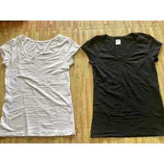 ザラ(ZARA)のTシャツ　Ｖネック　ZARA 白黒　ストレッチ(Tシャツ(半袖/袖なし))