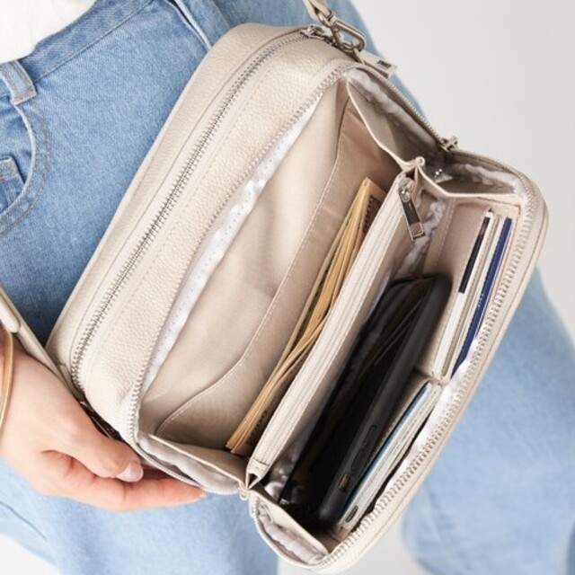 Actually(アクチュアリー)のお財布ショルダーバッグ多機能ポシェット レディースのバッグ(ショルダーバッグ)の商品写真