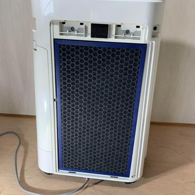 シャープ SHARP KC-H50-W 加湿 空気清浄機 プラズマクラスター スマホ/家電/カメラの生活家電(空気清浄器)の商品写真