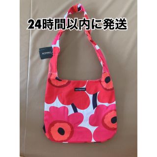 マリメッコ(marimekko)のマリメッコ  marimekko ショルダーバッグ レッド　新品未使用　鞄　(ショルダーバッグ)