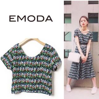 エモダ(EMODA)のEMODA 花柄トップス S(カットソー(半袖/袖なし))