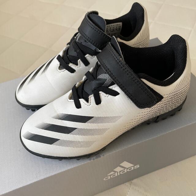 adidas(アディダス)のadidas トレーニングシューズ 18㎝ キッズ/ベビー/マタニティのキッズ靴/シューズ(15cm~)(スニーカー)の商品写真