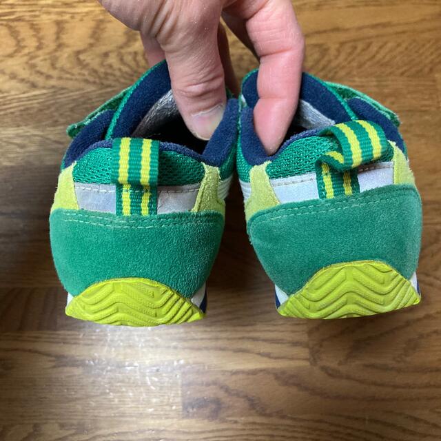 asics(アシックス)のスニーカー 緑 マジックテープ　16.5cm キッズ/ベビー/マタニティのキッズ靴/シューズ(15cm~)(スニーカー)の商品写真