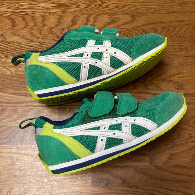 asics(アシックス)のスニーカー 緑 マジックテープ　16.5cm キッズ/ベビー/マタニティのキッズ靴/シューズ(15cm~)(スニーカー)の商品写真