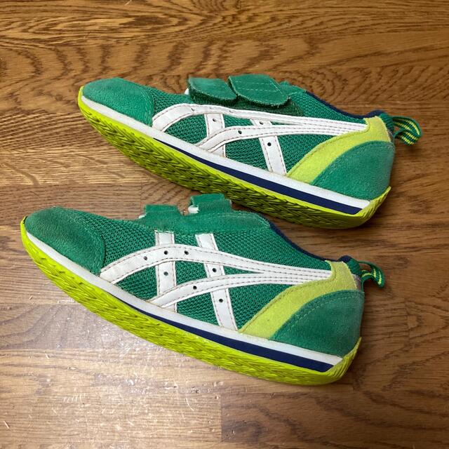 asics(アシックス)のスニーカー 緑 マジックテープ　16.5cm キッズ/ベビー/マタニティのキッズ靴/シューズ(15cm~)(スニーカー)の商品写真