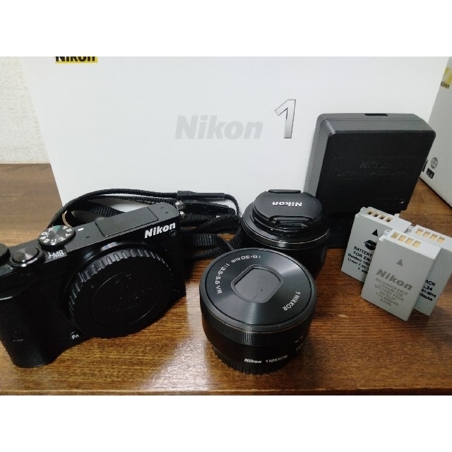 Nikon NIKON J5 Wズームレンズキット 純正ケース付