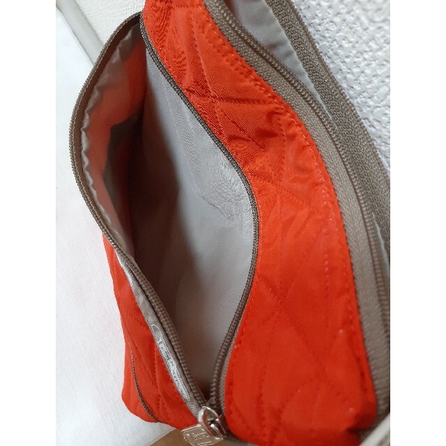 LeSportsac(レスポートサック)のLeSportsac　キルティング　綺麗な🍊カラー　直輸入限定版　美品 レディースのバッグ(ショルダーバッグ)の商品写真