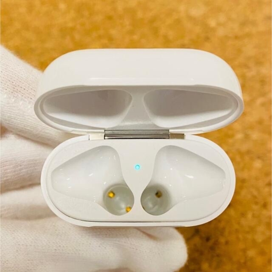 Apple(アップル)のAirPods エアポッズ　エアーポッツ　充電器　本体　充電ケース　A1602 スマホ/家電/カメラのオーディオ機器(ヘッドフォン/イヤフォン)の商品写真