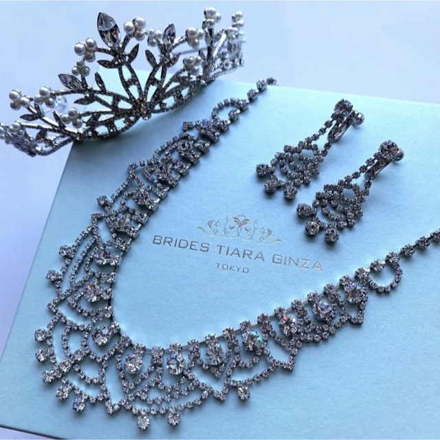 品多く Vera Wang ヴェラウォン wang 【ティアラ、イヤリング等の小物もお付けします】Vera - ウェディングドレス