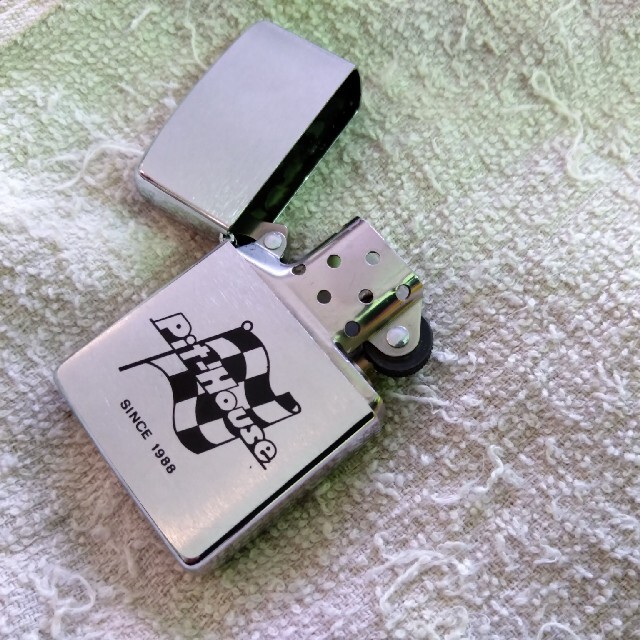 ZIPPO(ジッポー)のジッポ ピットハウス 1994年 未使用 ZIPPO メンズのファッション小物(タバコグッズ)の商品写真