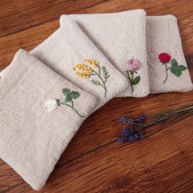 完売】か花刺繍 /手刺繍 ふっくらコースター2枚セット(フラワー)-
