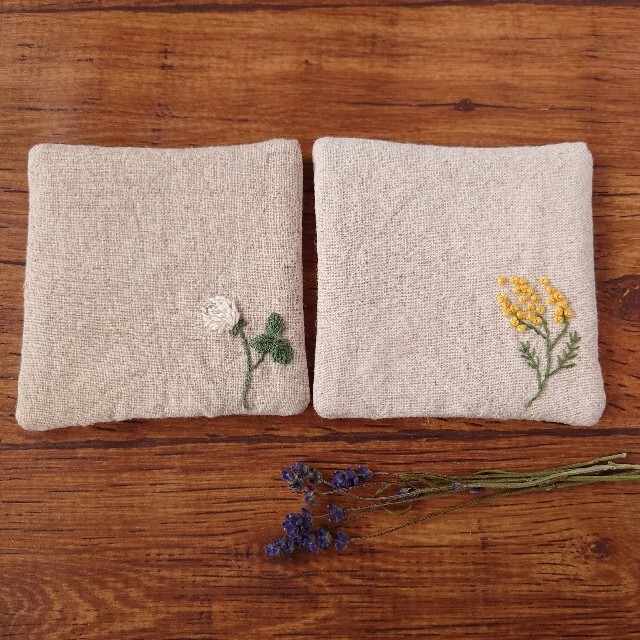 完売】か花刺繍 /手刺繍 ふっくらコースター2枚セット(フラワー)-