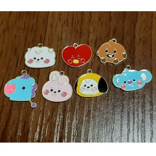 ビーティーイシビル(BT21)の【新品未使用】大人気!! BT21 チャーム 全種7個セット×3セット☆BTS(キャラクターグッズ)