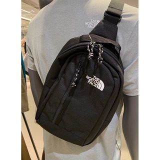 ザノースフェイス(THE NORTH FACE)のe5) 海外限定・ノースフェイス・ボディバッグ・ブラック・黒(ボディーバッグ)