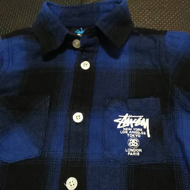 STUSSY(ステューシー)のワンピースSTUSSYワールドツアーKIDSチェックシャツ青ブルー黒M110cm キッズ/ベビー/マタニティのキッズ服女の子用(90cm~)(ワンピース)の商品写真