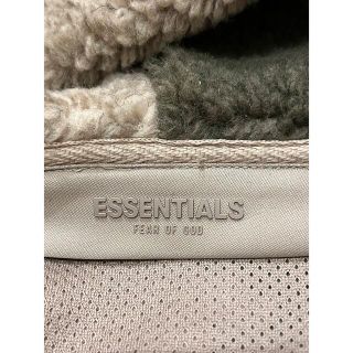 定価4万円　FOG essentials fear of god カモ　フリース