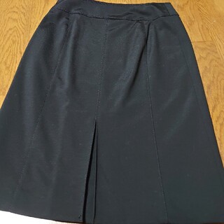 新品「自由区」30サイズ黒スカートです。(ひざ丈スカート)