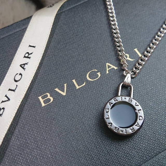 メンズ【正規 未使用】BVLGARI ロゴ刻印パドロックチャーム ネックレス ペンダン