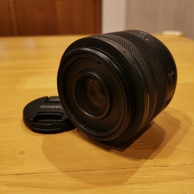 Canon(キヤノン)のRF 35mm f1.8 STM kenko レンズプロテクター付 スマホ/家電/カメラのカメラ(レンズ(単焦点))の商品写真