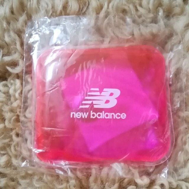 New Balance(ニューバランス)の☆未使用のnew　balanceエコカイロ☆ スポーツ/アウトドアのアウトドア(その他)の商品写真