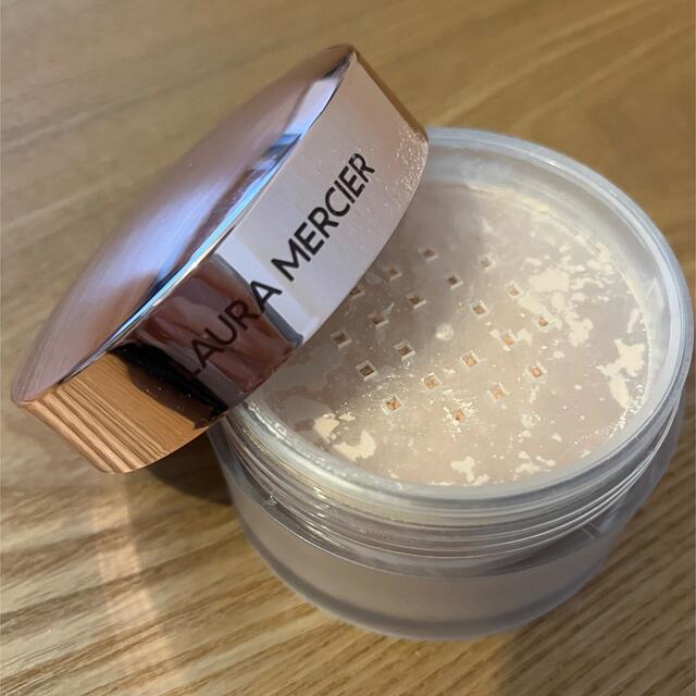 laura mercier(ローラメルシエ)のローラメルシエ　トランスルーセントルースセッティングパウダートーンアップローズ コスメ/美容のベースメイク/化粧品(フェイスパウダー)の商品写真