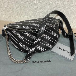 バレンシアガ(Balenciaga)のらいくん様⭐︎BALENCIAGAの2wayモノトーン総ロゴレザーボディバッグ(ボディバッグ/ウエストポーチ)