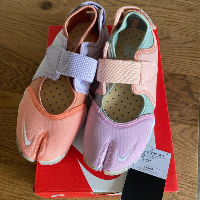 NIKE(ナイキ)の期間限定値下げ　ナイキ　エアリフト　マルチカラー　ピンク　ヴァイオレット レディースの靴/シューズ(スニーカー)の商品写真