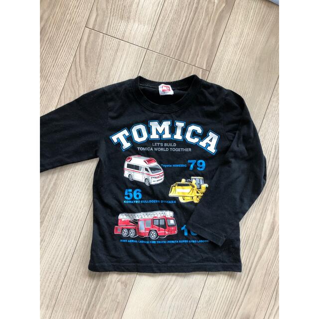 Takara Tomy(タカラトミー)のトミカ　長袖Tシャツ  ブラック　サイズ120 キッズ/ベビー/マタニティのキッズ服男の子用(90cm~)(Tシャツ/カットソー)の商品写真