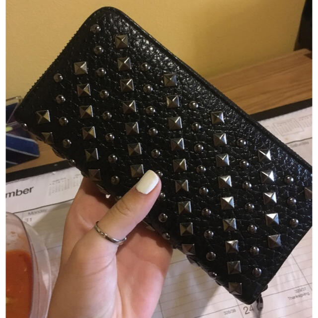 【新品·セール中】☆スタッズ 長財布 ブラック☆ レディースのファッション小物(財布)の商品写真