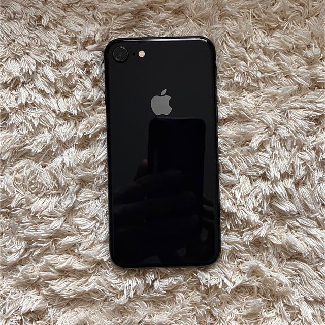 Apple(アップル)のiphone8  mq792j/a 本体　中古　黒 スマホ/家電/カメラのスマートフォン/携帯電話(スマートフォン本体)の商品写真