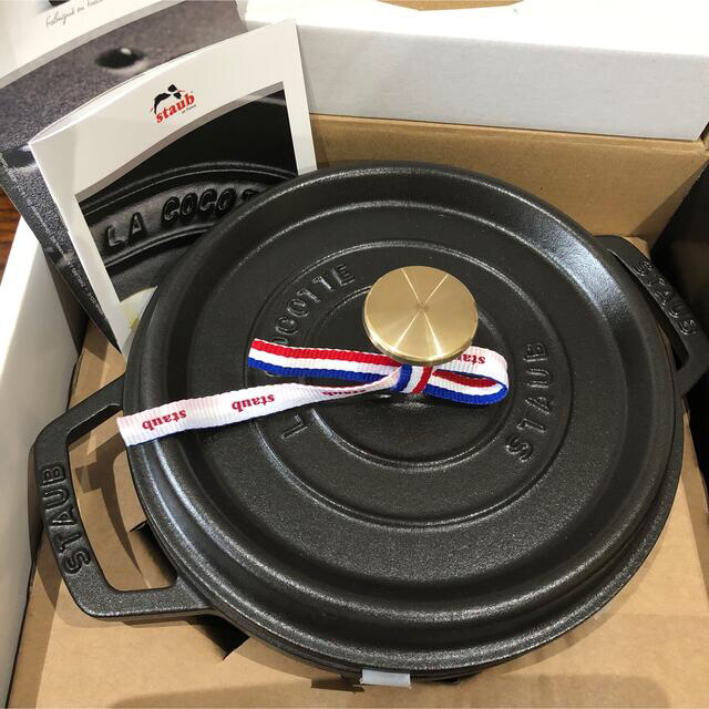 STAUB(ストウブ)の新品　国内正規品　生涯保証　staub ストウブ　ブラック インテリア/住まい/日用品のキッチン/食器(鍋/フライパン)の商品写真