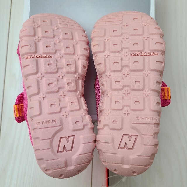 New Balance(ニューバランス)のnew balance　ニューバランス　ウォーターシューズ　16　女の子 キッズ/ベビー/マタニティのキッズ靴/シューズ(15cm~)(サンダル)の商品写真