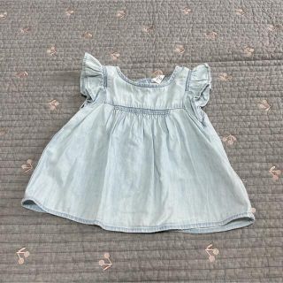 ベビーギャップ(babyGAP)のベビーギャップ　デニム風　袖フリル　ブラウス　トップス　Tシャツ　12-18m(Tシャツ/カットソー)