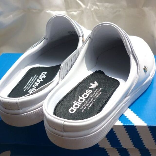 adidas(アディダス)の新品27cmアディダスオリジナルス YAQUINA白ホワイトスリッポン メンズの靴/シューズ(スニーカー)の商品写真