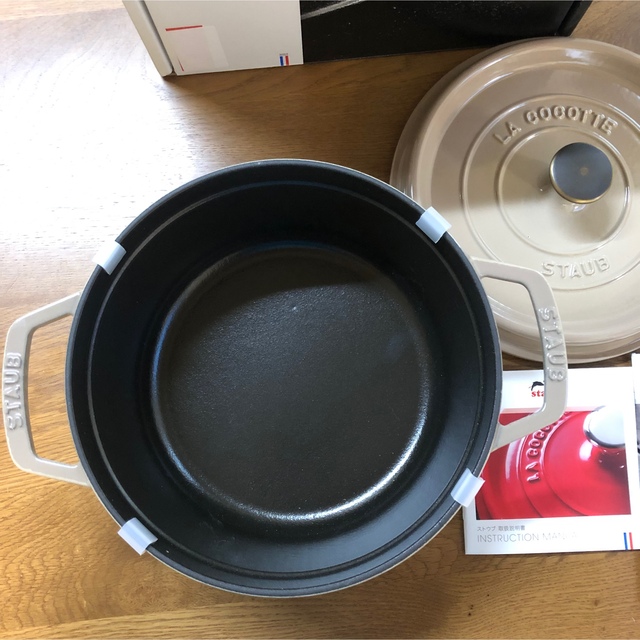 STAUB - 新品 22cm ストウブ リネン staub ココット ラウンド 両手鍋の ...