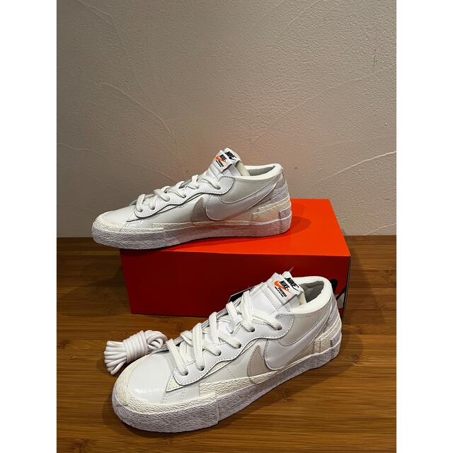 NIKE(ナイキ)のNIKE × sacai ブレーザー LOW 28.5㎝　ホワイト メンズの靴/シューズ(スニーカー)の商品写真