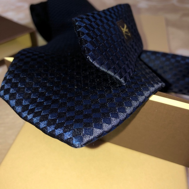 LOUIS VUITTON(ルイヴィトン)のネクタイ　LOUIS VUITTON メンズのファッション小物(ネクタイ)の商品写真