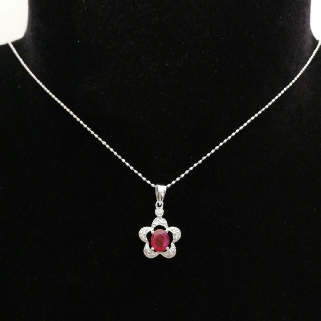 K18WG????ルビー✨ダイヤ0.08ct✨お花モチーフ????かわいいネックレス????