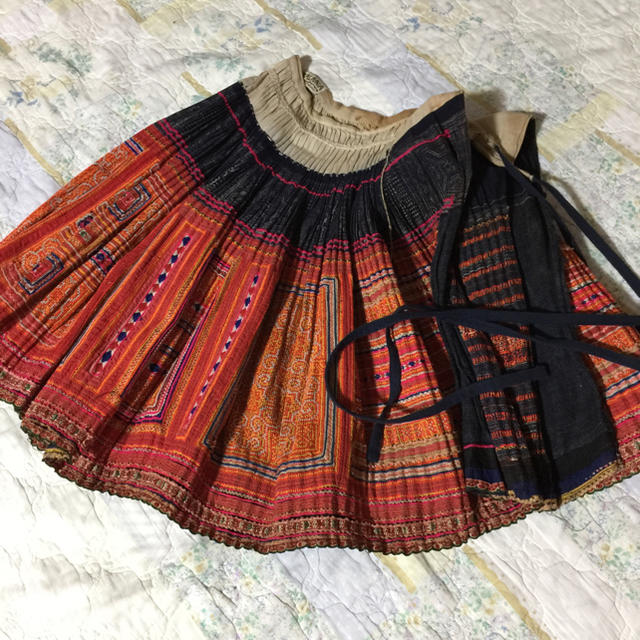 MALAIKA(マライカ)のモン族☆巻きスカート レディースのスカート(ひざ丈スカート)の商品写真