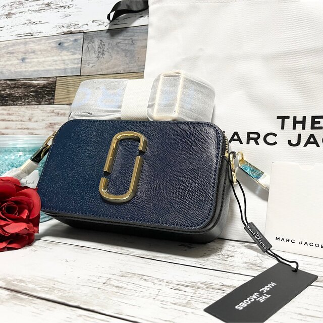 MARC JACOBS(マークジェイコブス)の【新品】MARC JACOBS ニューブルーシーマルチ　青 レディースのバッグ(ショルダーバッグ)の商品写真