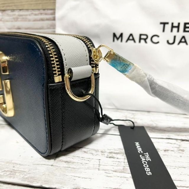 MARC JACOBS(マークジェイコブス)の【新品】MARC JACOBS ニューブルーシーマルチ　青 レディースのバッグ(ショルダーバッグ)の商品写真