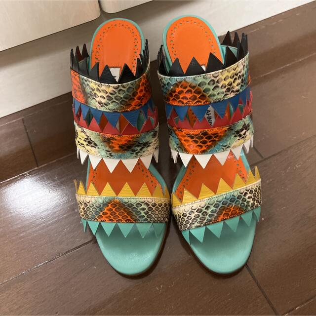 マノロブラニク未使用ミュール ジミーチュウお好きな方にも マノロブラニク未使用ミュール ジミーチュウお好きな方にも