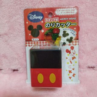 ディズニー(Disney)の【新品!未使用!】ミッキー　スタンプ式のりカッター(調理道具/製菓道具)