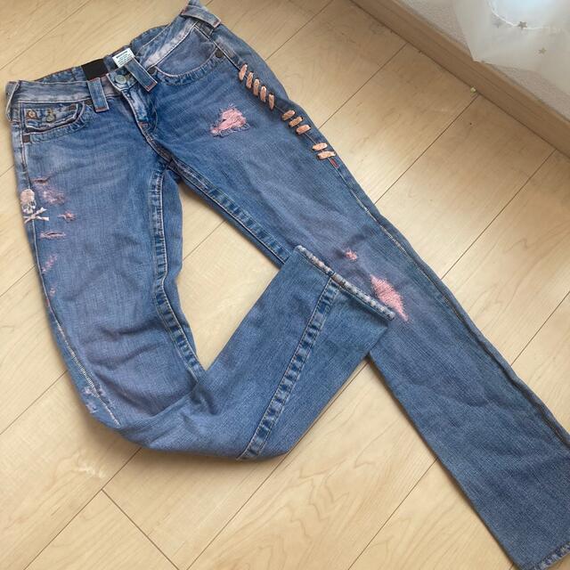 True Religion(トゥルーレリジョン)の【レア】トゥルーレリジョン Roenコラボ ダメージ加工デニム レディースのパンツ(デニム/ジーンズ)の商品写真