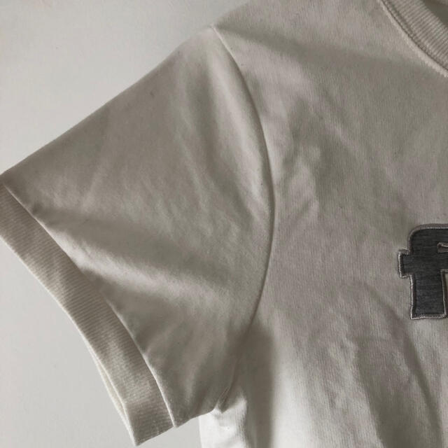 DRESKIP(ドレスキップ)の白　トップス　シンプル　ロゴ レディースのトップス(Tシャツ(半袖/袖なし))の商品写真