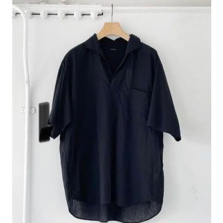 コモリ(COMOLI)の22ss COMOLI ベタシャン スキッパー 半袖シャツ サイズ2 新品(シャツ)
