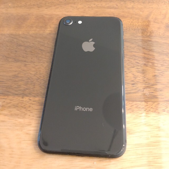 Apple(アップル)のiPhone8 アイフォン　Apple スマホ/家電/カメラのスマートフォン/携帯電話(スマートフォン本体)の商品写真